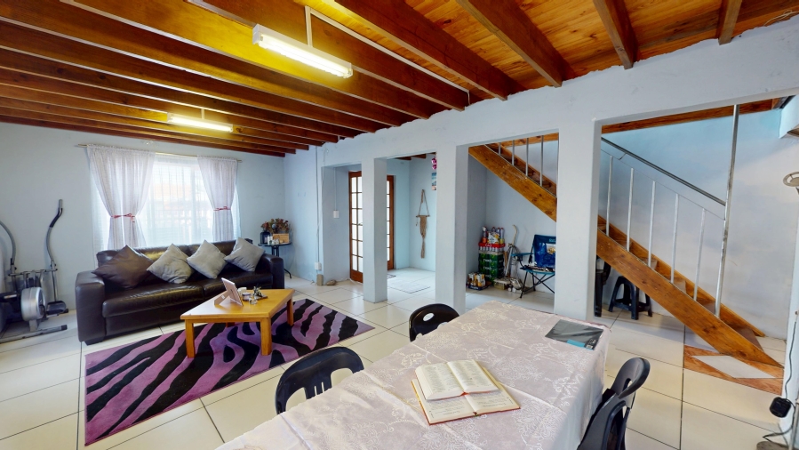 6 Bedroom Property for Sale in Malibu Village Western Cape